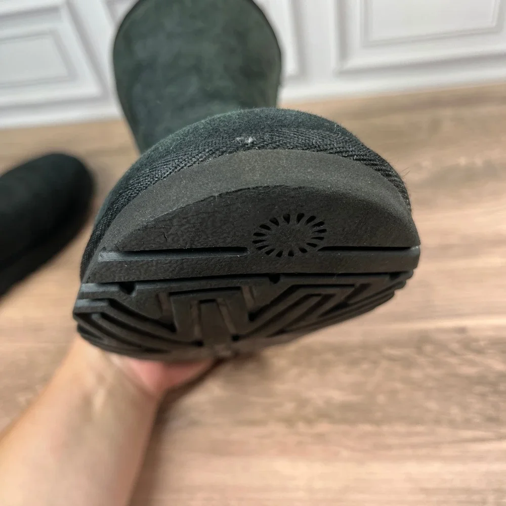 UGG Classic Short II Kids Black Suede Shearling Winter Boots 5251 Size 4
